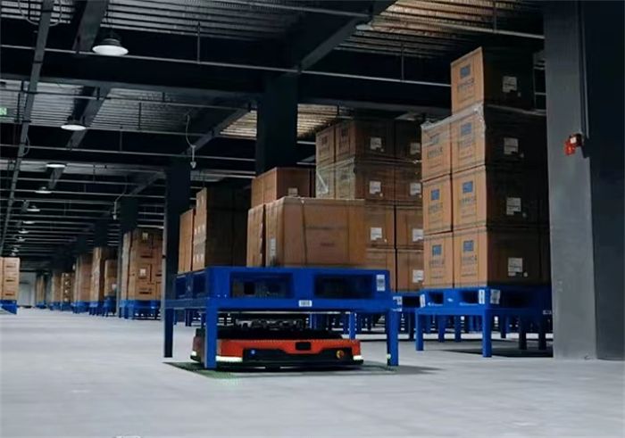 獻禮卅五華誕｜衛華35臺AGV搬運機器人 批量交付，引 領倉儲智能化新潮流